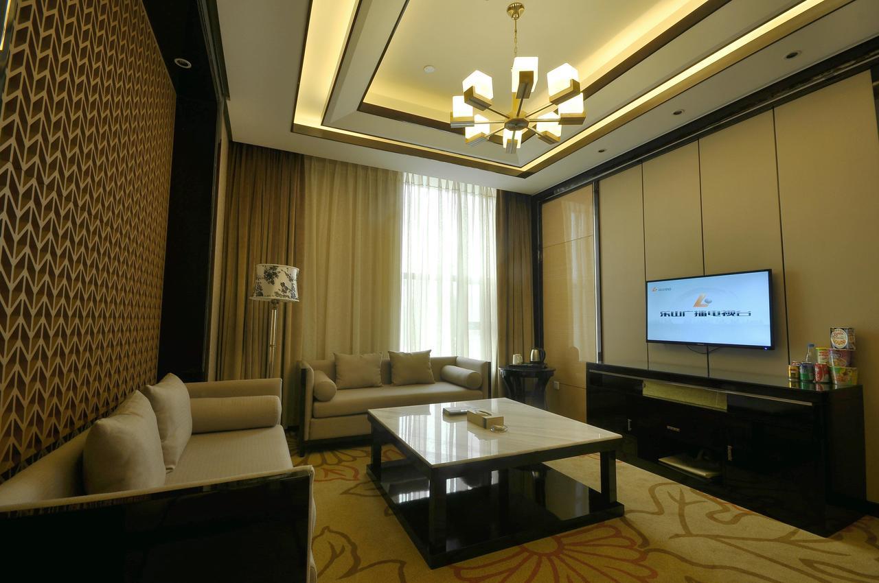 Jin-Tai Holiday Hotel Lạc Sơn Ngoại thất bức ảnh